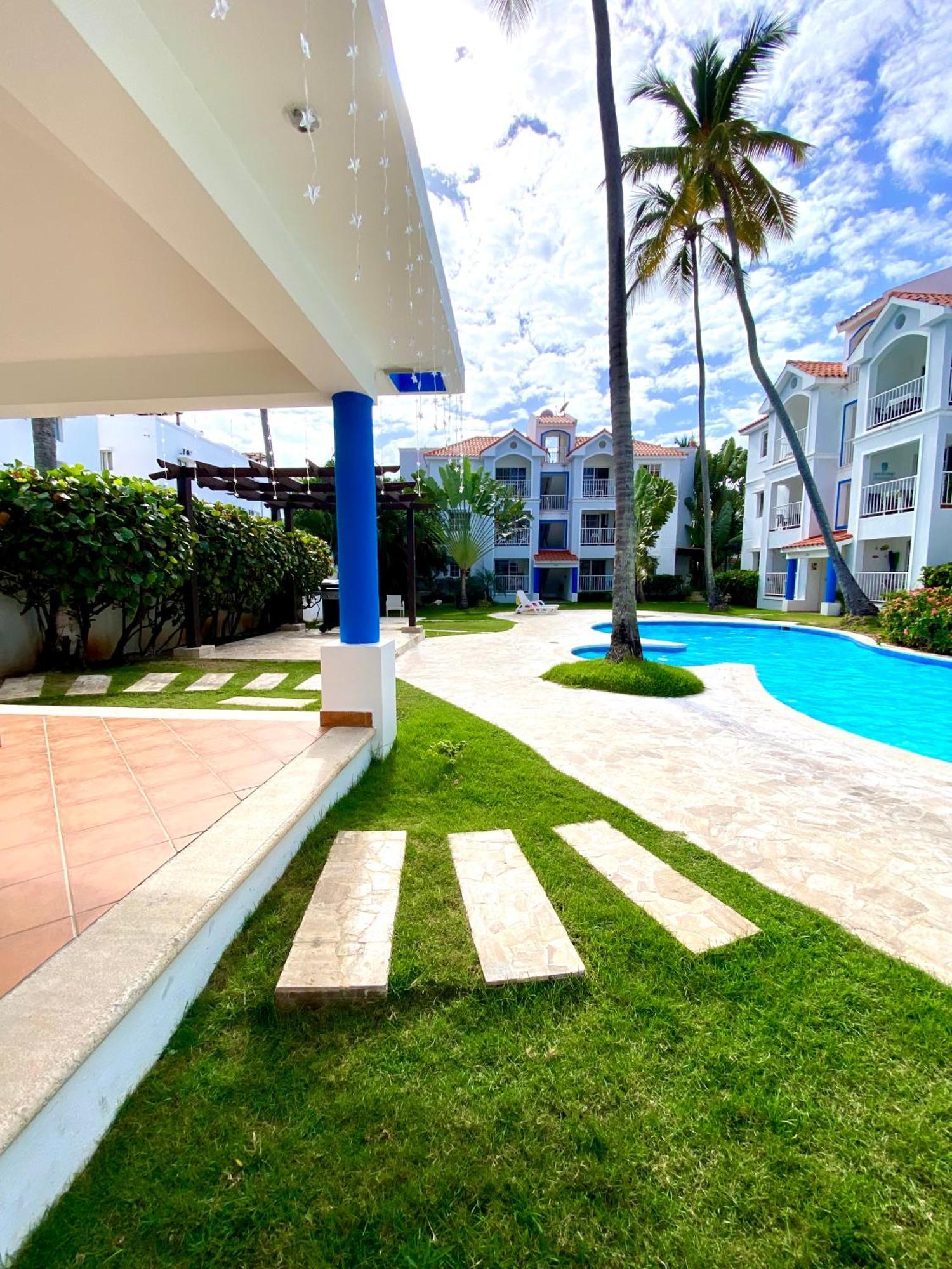 Apartment And Pool Life